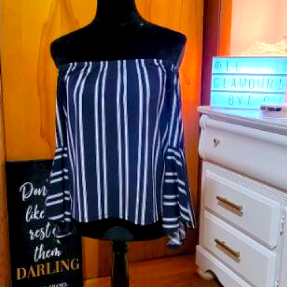 Express Top, size S, Color blue and white